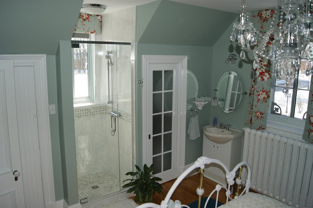 Bed and Breakfast La Belle aux Berges Saint-Denis-sur-Richelieu Zimmer foto